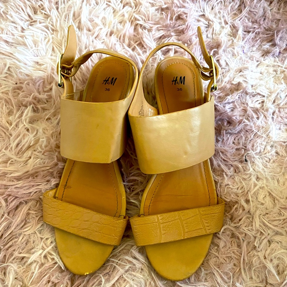 Tan/ light brown 1 1/2 inch heels size 5.5 in women’s
